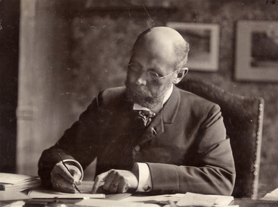 105795 Portret van Samuel Muller Fz., geboren Amsterdam 22 januari 1848, gemeentearchivaris te Utrecht (1874-1918), ...